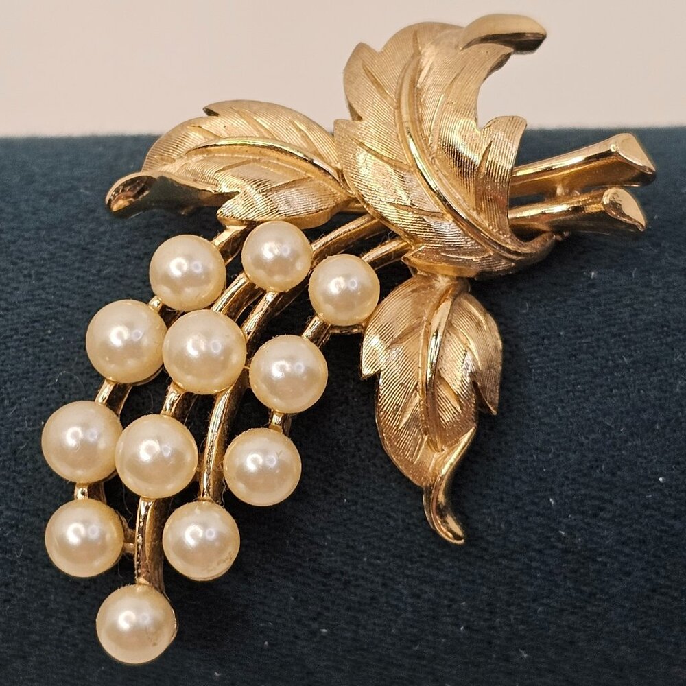 Crown Trifari Gold Tone Faux Pearl Grapes Leaves Brooch Pin Marked Vintage